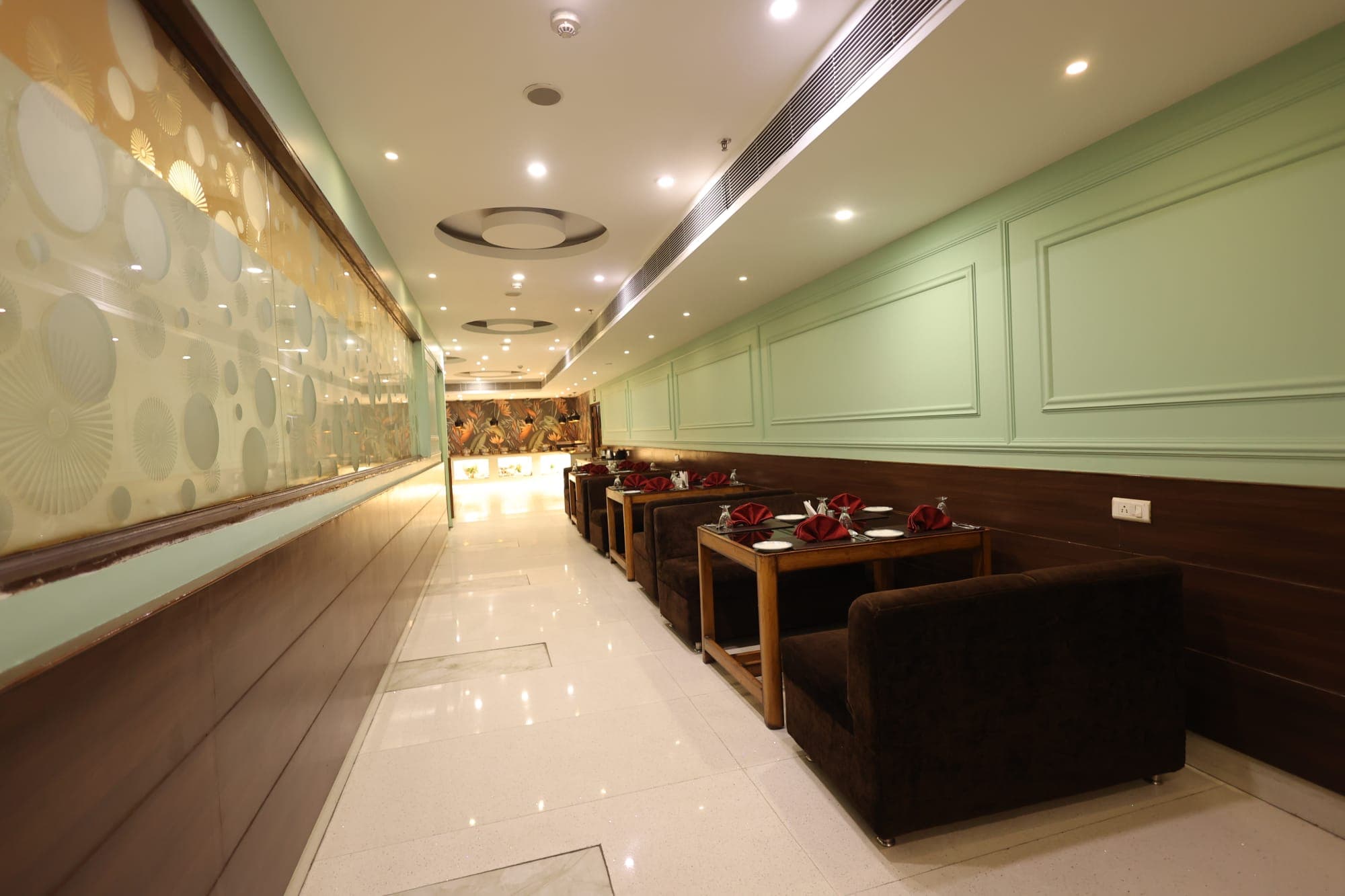 The Pearl Lounge