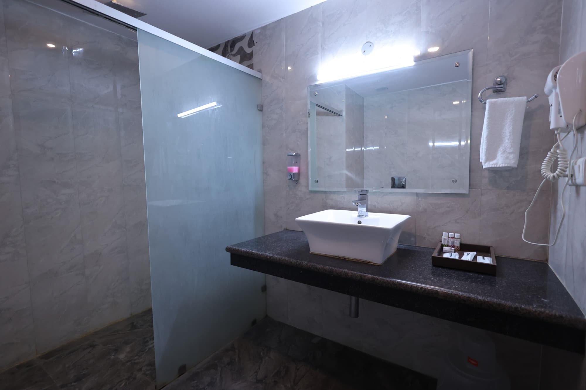 Pearl Suite Single 8